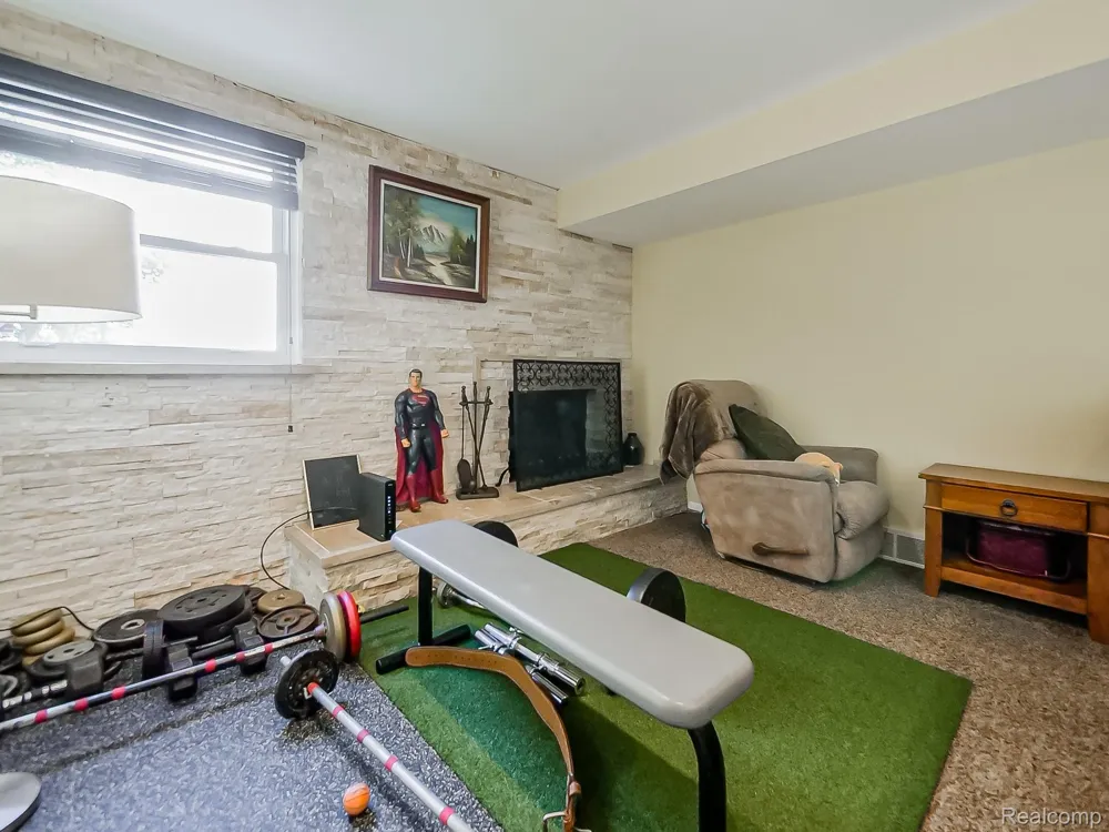 525 Langfield Street Northville City, MI 48167
