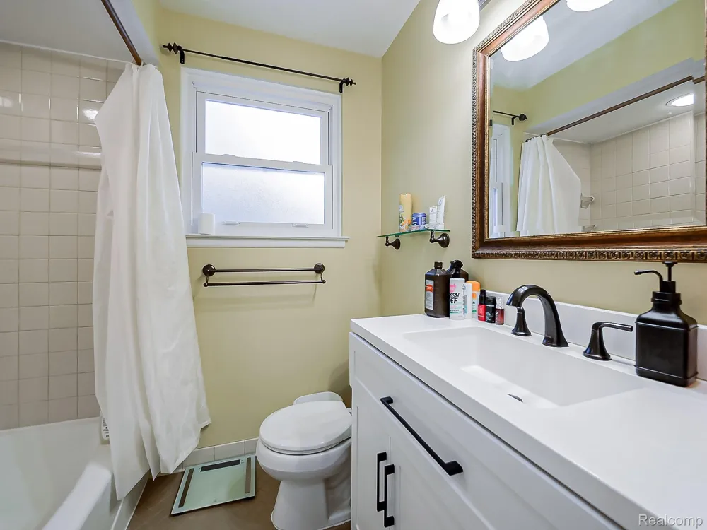 525 Langfield Street Northville City, MI 48167