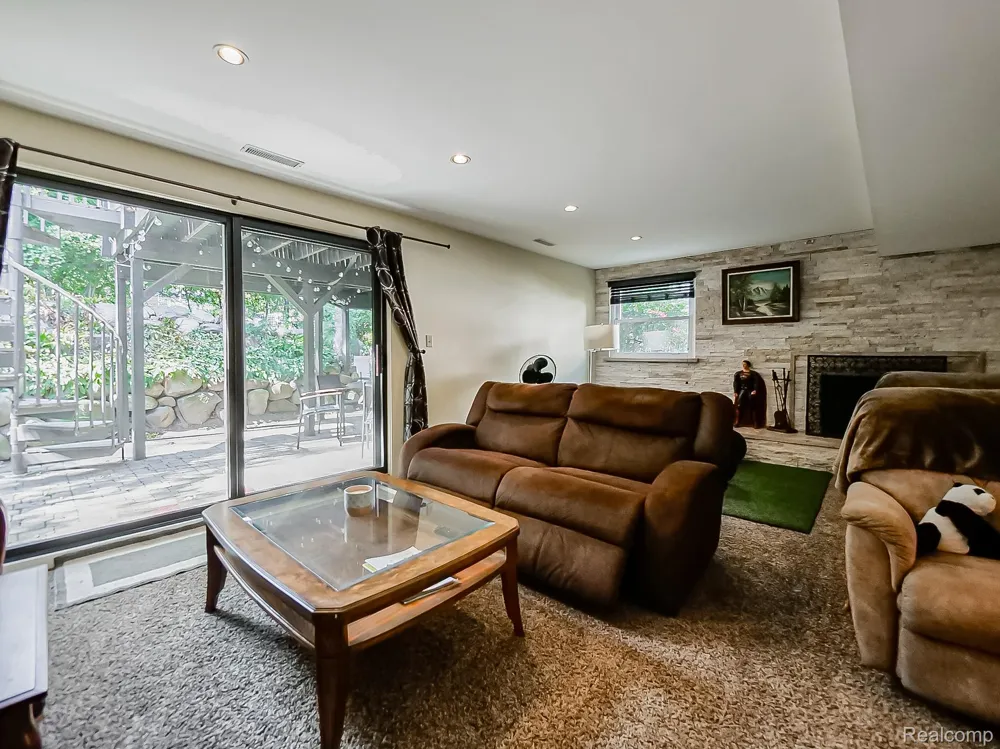 525 Langfield Street Northville City, MI 48167