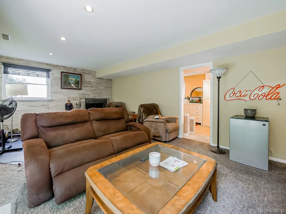525 Langfield Street Northville City, MI 48167