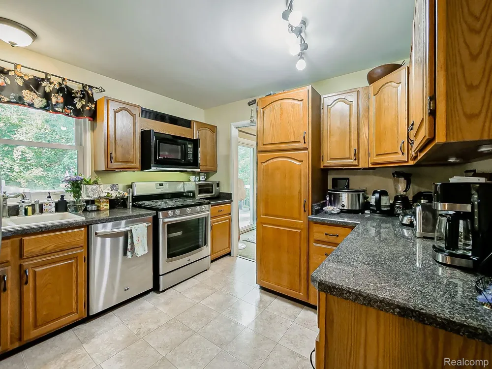 525 Langfield Street Northville City, MI 48167