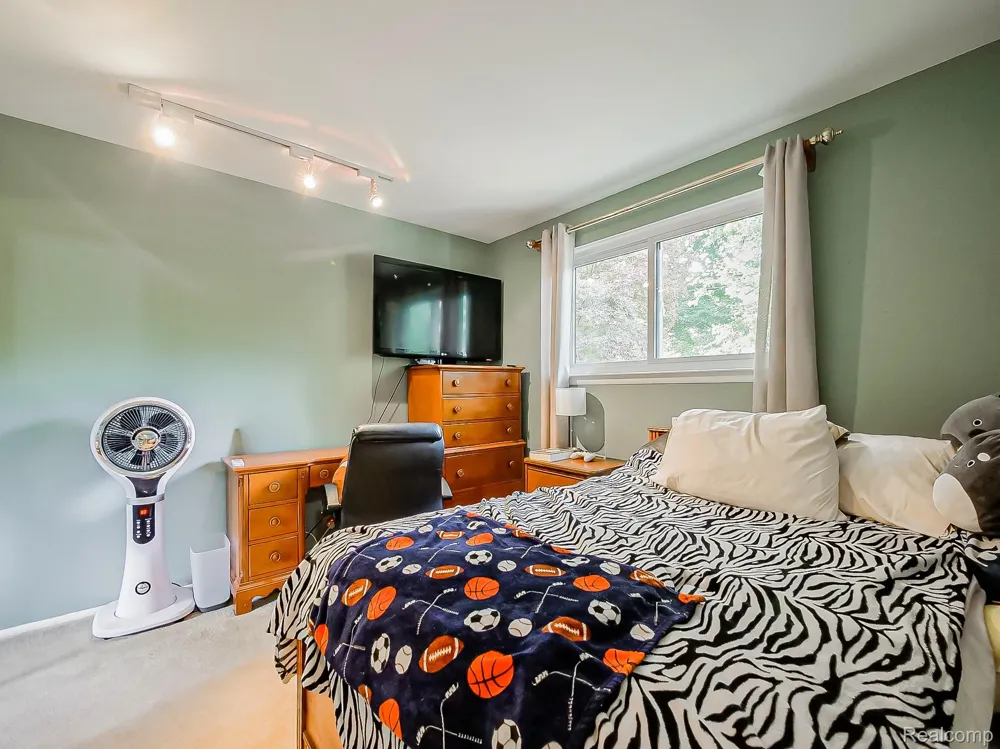 525 Langfield Street Northville City, MI 48167