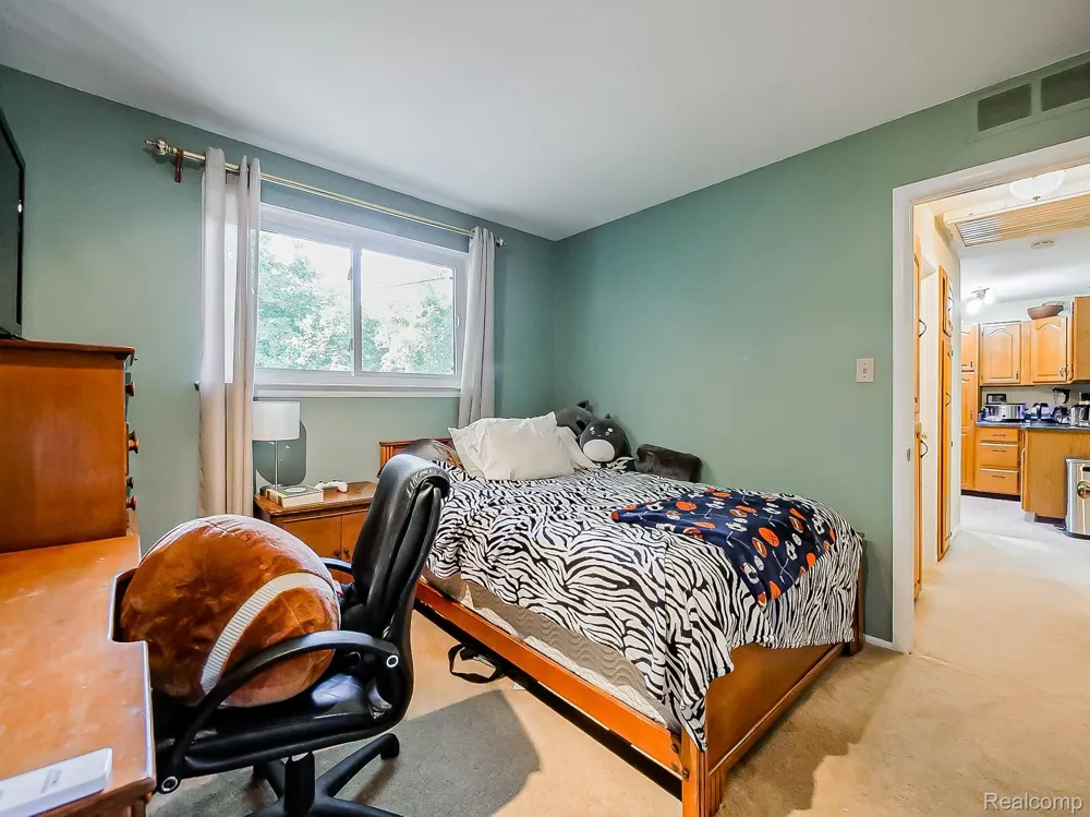 525 Langfield Street Northville City, MI 48167