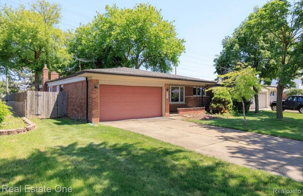 36424 Clifford Drive Sterling Heights City, MI 48312