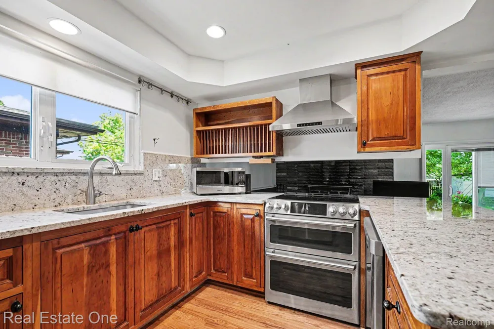 36424 Clifford Drive Sterling Heights City, MI 48312