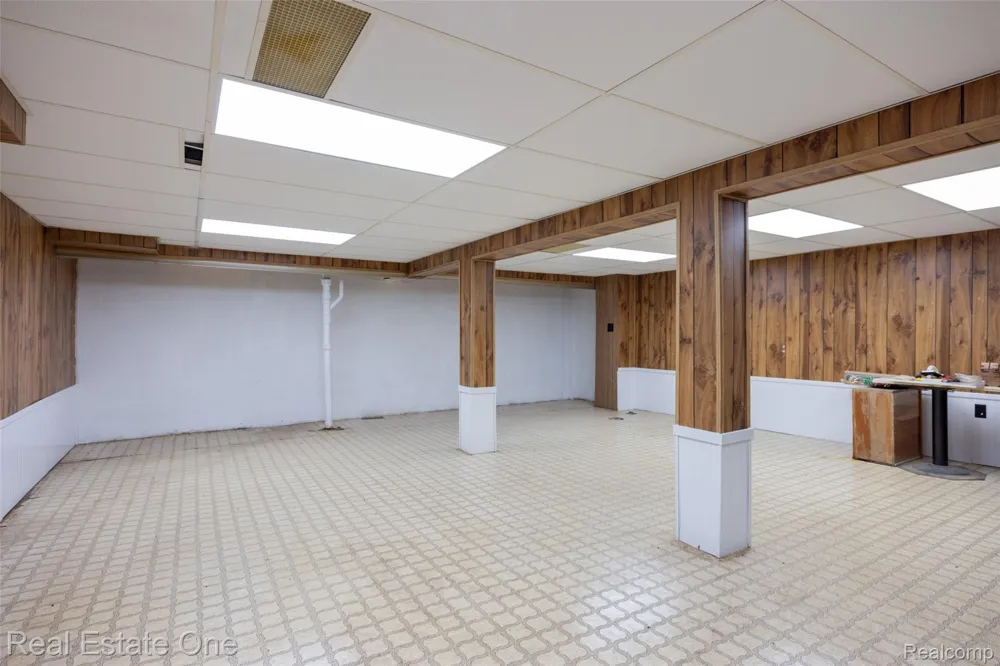 36424 Clifford Drive Sterling Heights City, MI 48312