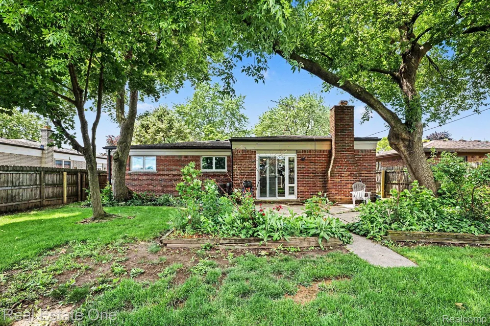 36424 Clifford Drive Sterling Heights City, MI 48312