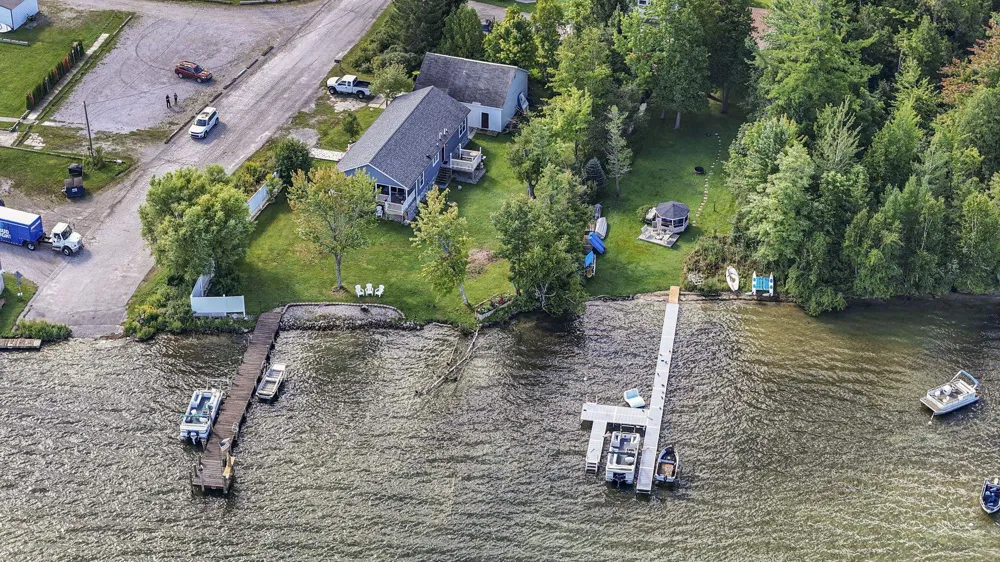 9850 S Perrins Landing Drive Solon Township, MI 49684