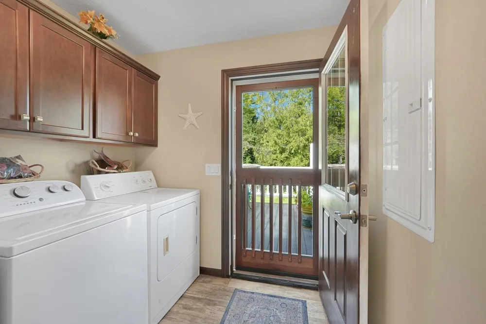9850 S Perrins Landing Drive Solon Township, MI 49684