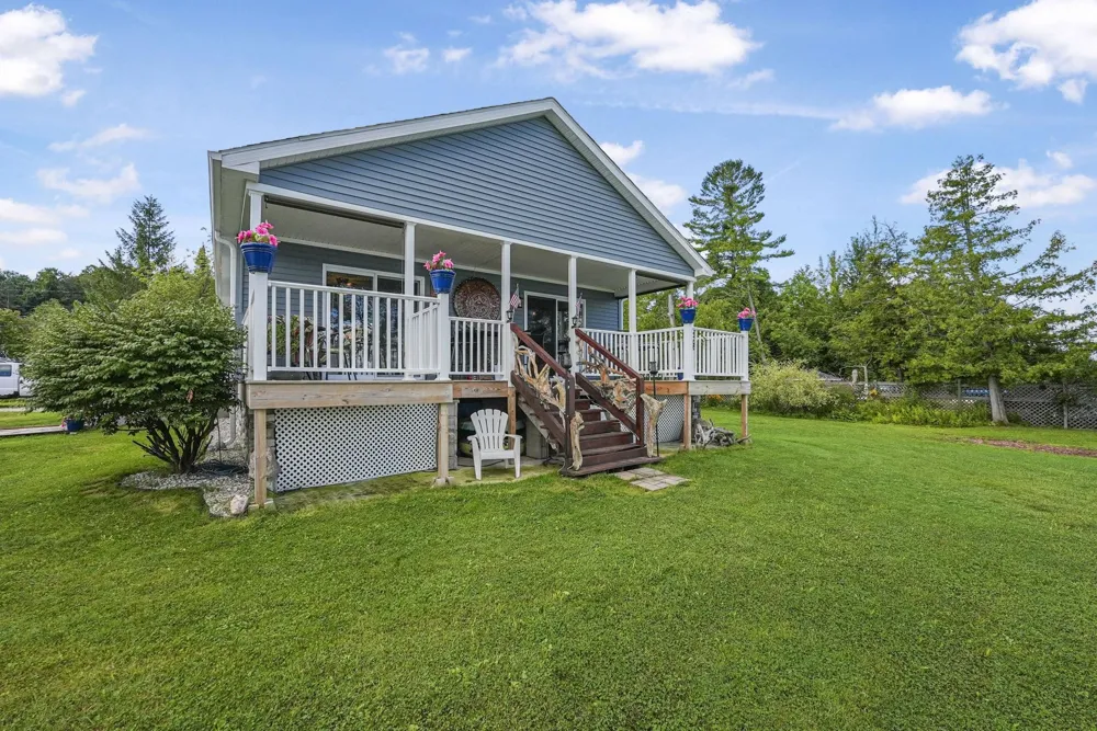 9850 S Perrins Landing Drive Solon Township, MI 49684