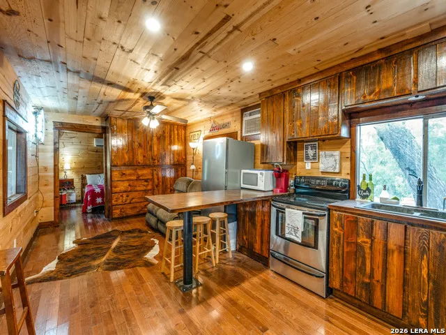 2831 COUNTY ROAD 430 Pleasanton, TX 78064