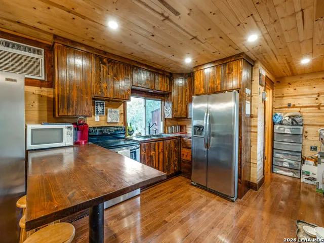 2831 COUNTY ROAD 430 Pleasanton, TX 78064