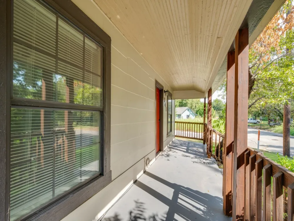 541 Denison Street Gainesville, TX 76240