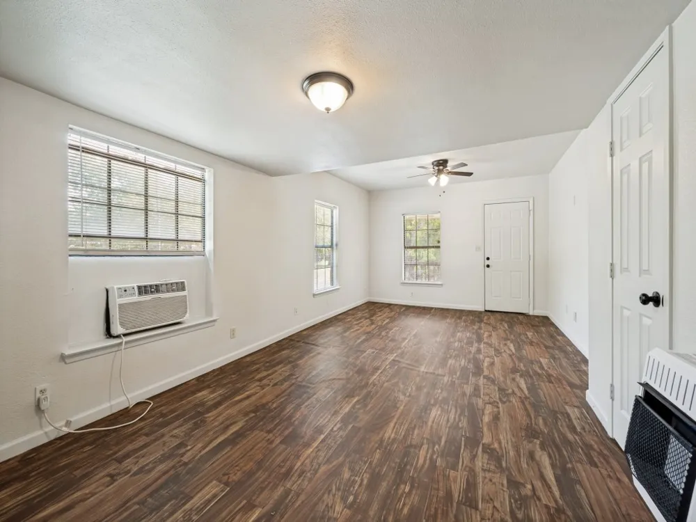 541 Denison Street Gainesville, TX 76240