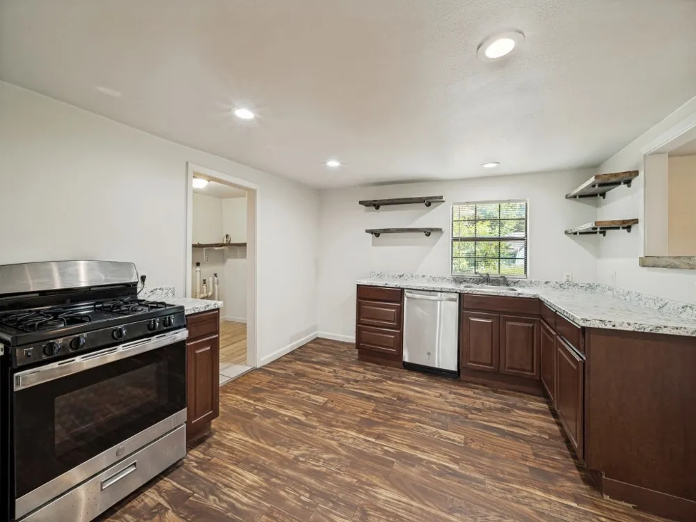541 Denison Street Gainesville, TX 76240