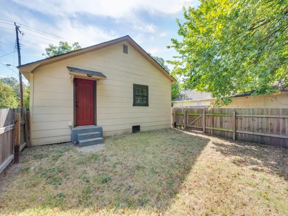 541 Denison Street Gainesville, TX 76240