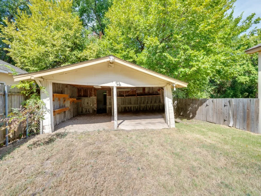 541 Denison Street Gainesville, TX 76240