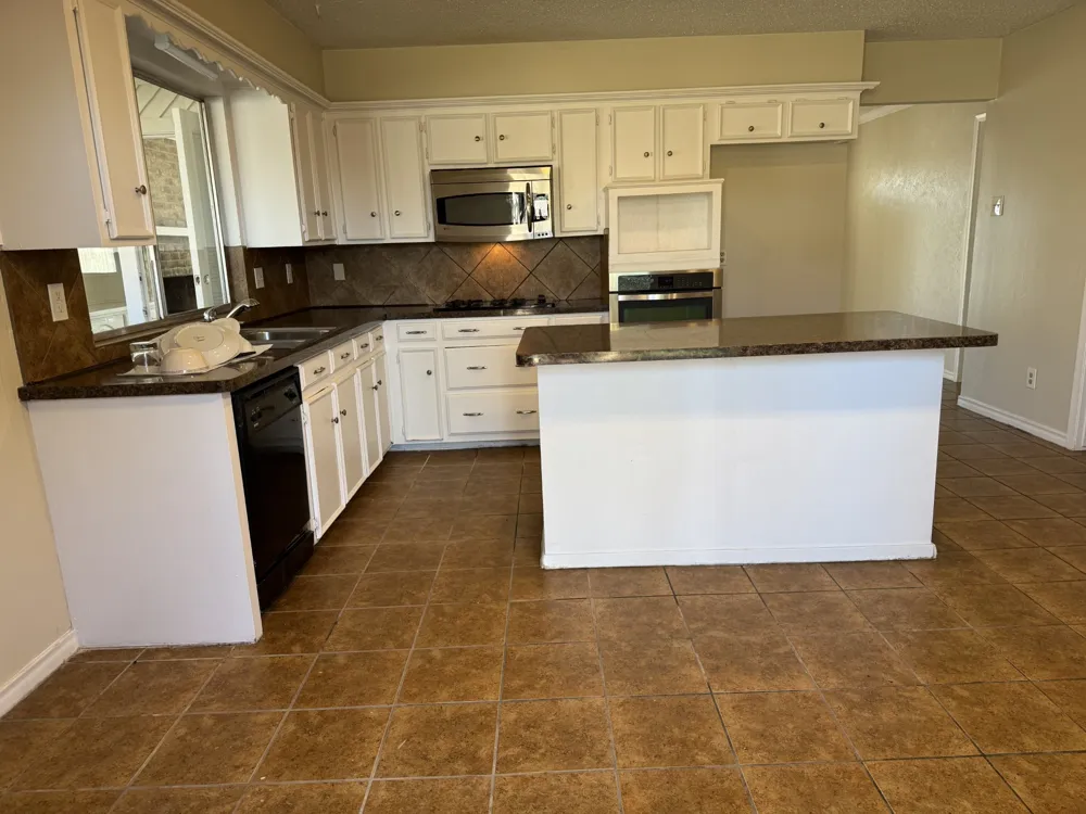 705 Kingsbridge Drive Garland, TX 75040