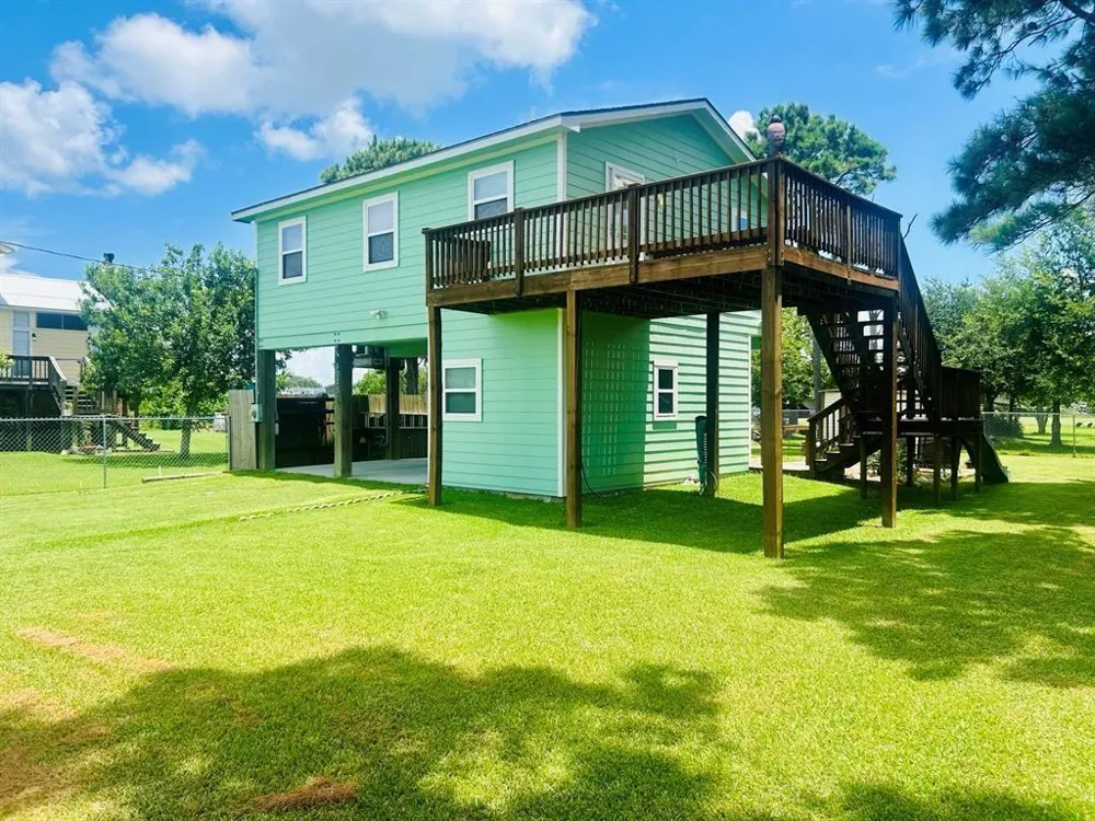 1025 14th Street Dickinson, TX 77539