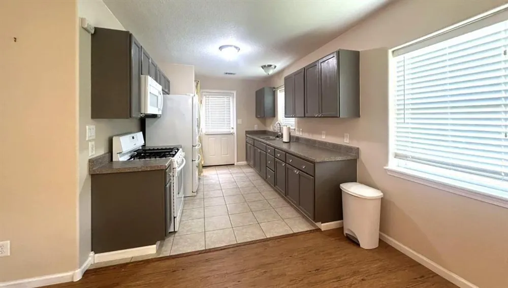 1025 14th Street Dickinson, TX 77539
