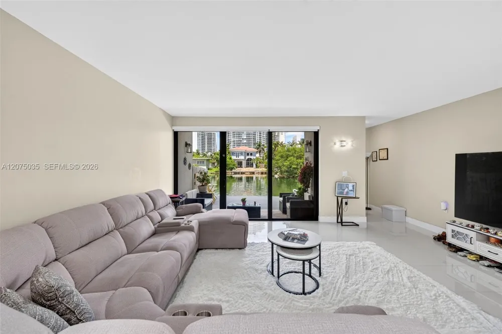 203 Poinciana Dr #103 Sunny Isles Beach, FL 33160