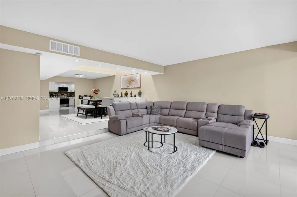 203 Poinciana Dr #103 Sunny Isles Beach, FL 33160