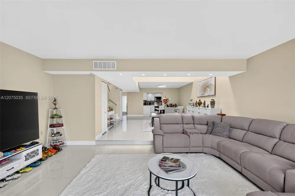 203 Poinciana Dr #103 Sunny Isles Beach, FL 33160