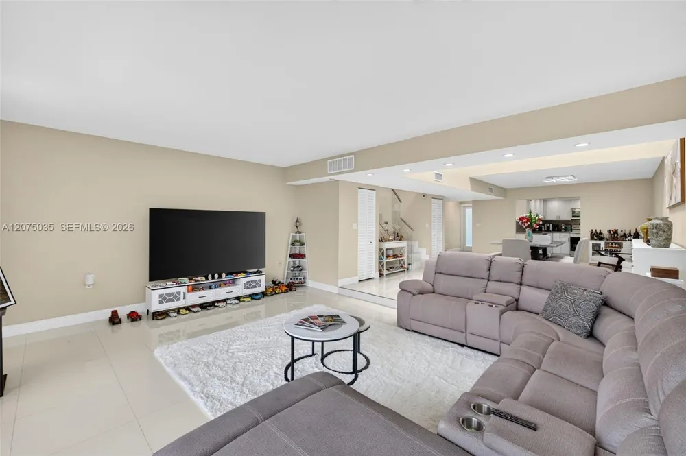203 Poinciana Dr #103 Sunny Isles Beach, FL 33160