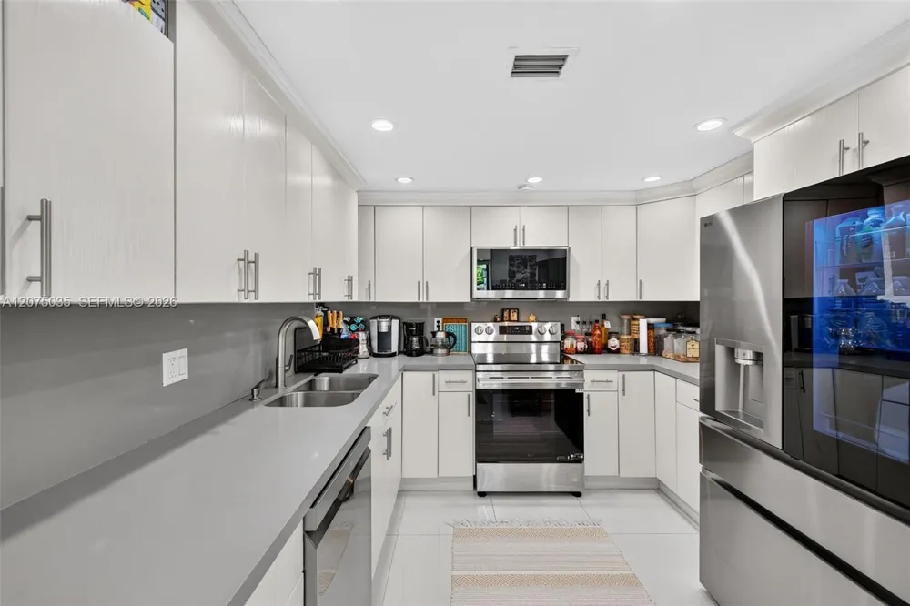 203 Poinciana Dr #103 Sunny Isles Beach, FL 33160