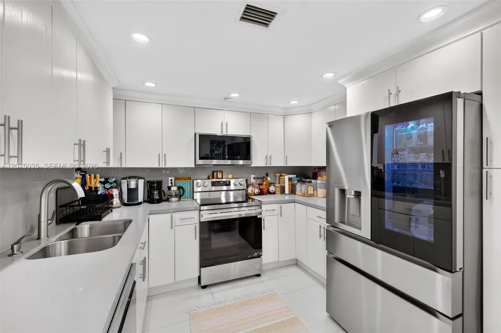 203 Poinciana Dr #103 Sunny Isles Beach, FL 33160