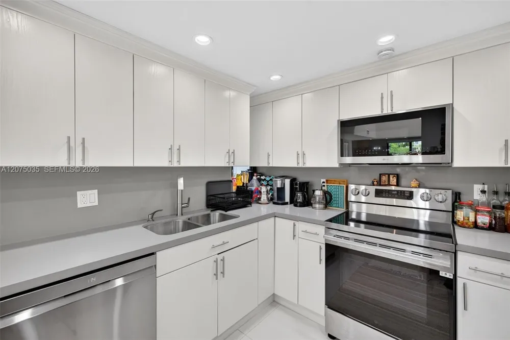 203 Poinciana Dr #103 Sunny Isles Beach, FL 33160