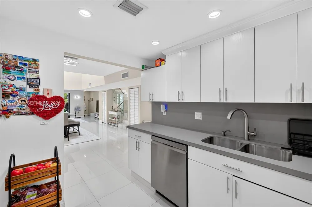 203 Poinciana Dr #103 Sunny Isles Beach, FL 33160