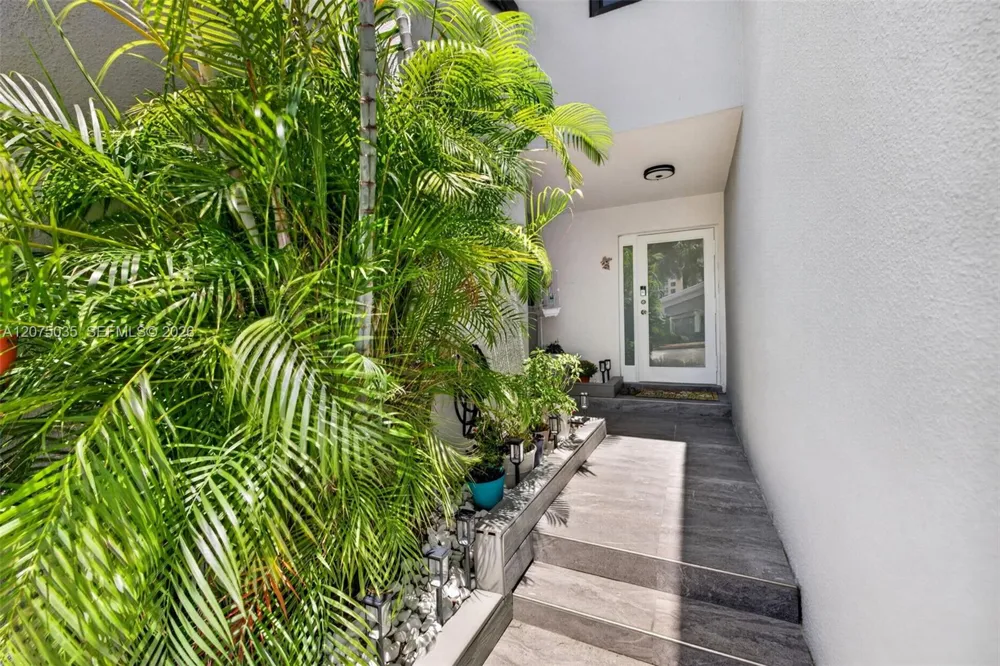 203 Poinciana Dr #103 Sunny Isles Beach, FL 33160