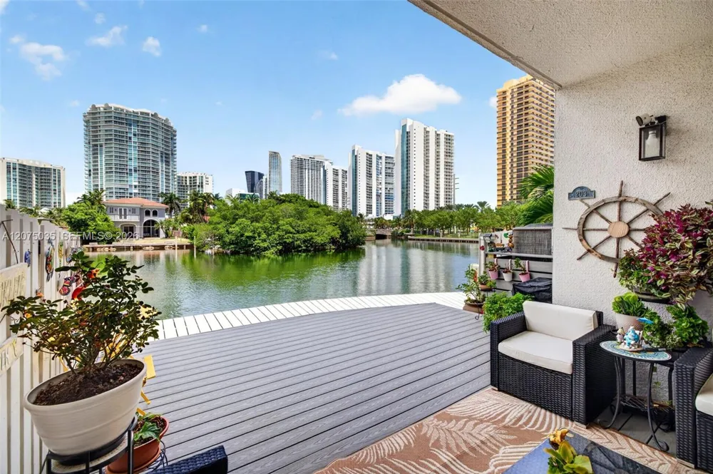 203 Poinciana Dr #103 Sunny Isles Beach, FL 33160