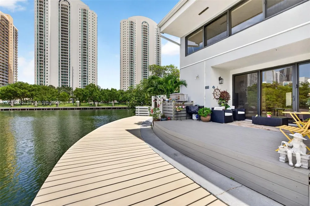 203 Poinciana Dr #103 Sunny Isles Beach, FL 33160