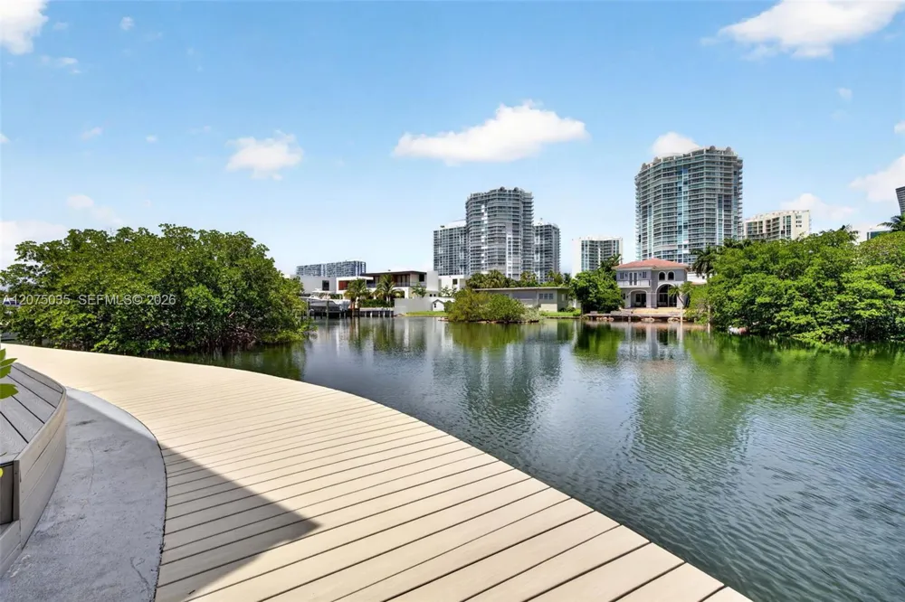 203 Poinciana Dr #103 Sunny Isles Beach, FL 33160