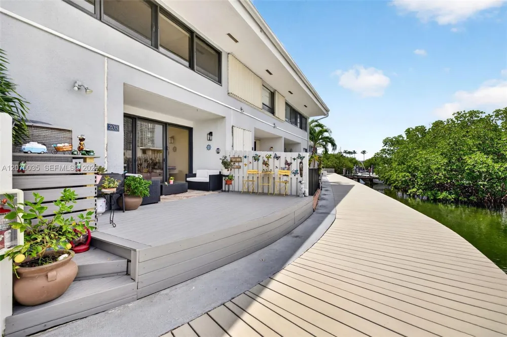 203 Poinciana Dr #103 Sunny Isles Beach, FL 33160