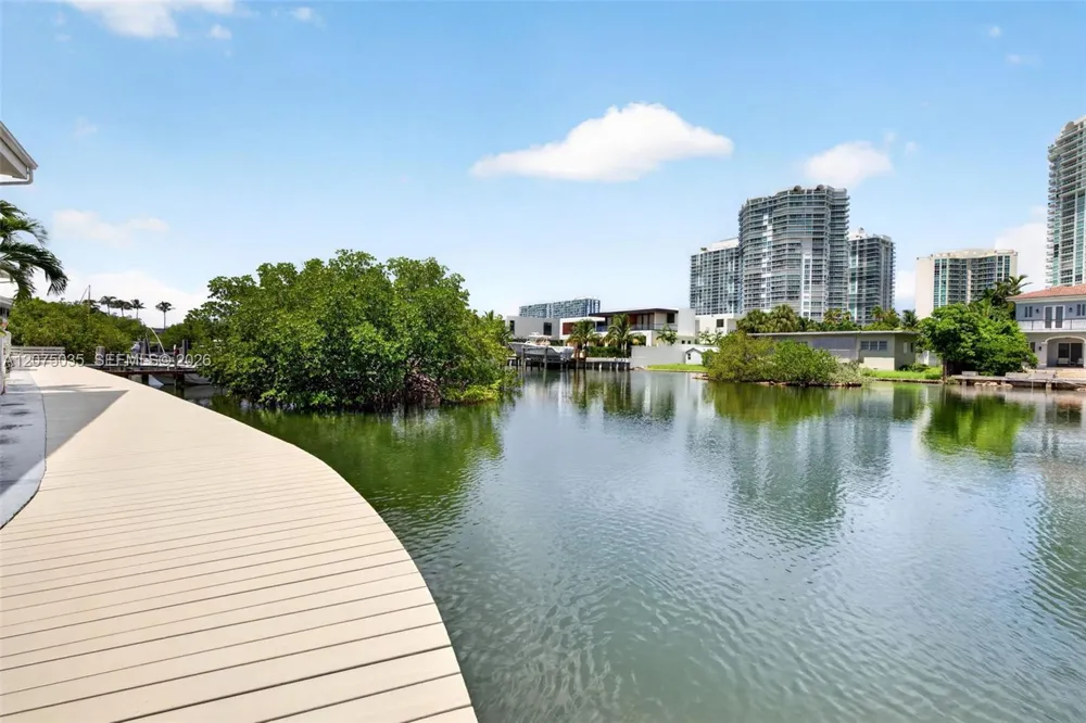 203 Poinciana Dr #103 Sunny Isles Beach, FL 33160