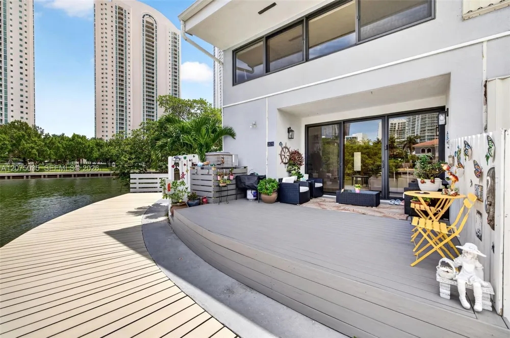 203 Poinciana Dr #103 Sunny Isles Beach, FL 33160
