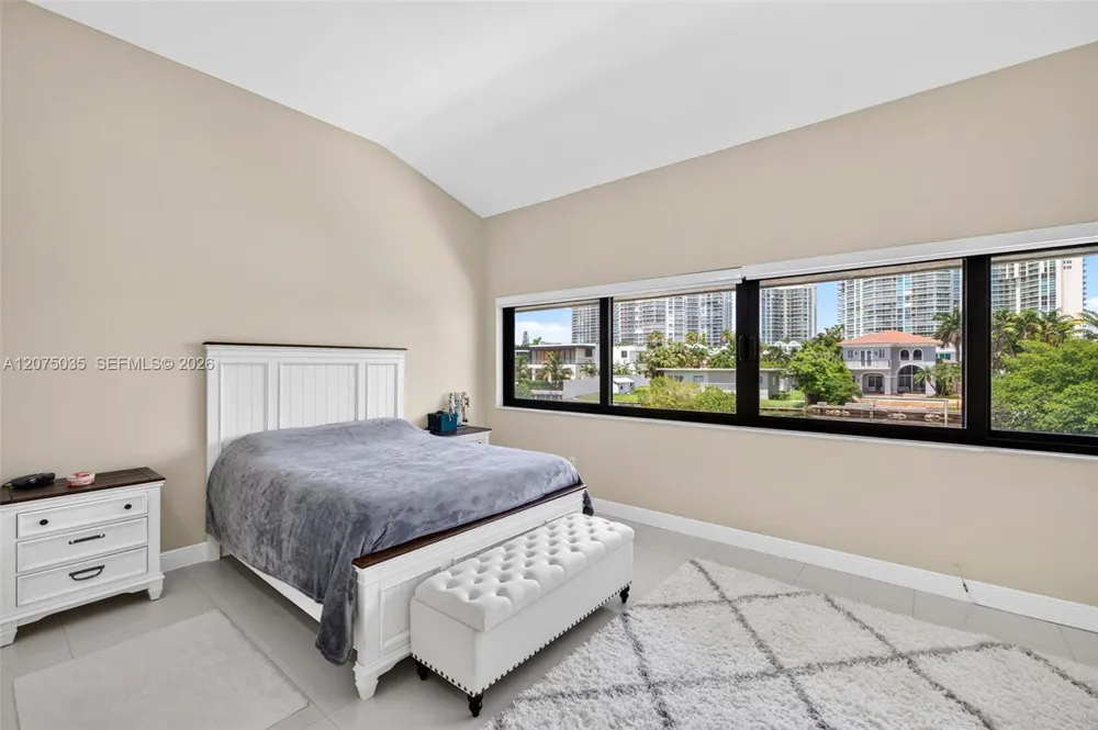 203 Poinciana Dr #103 Sunny Isles Beach, FL 33160