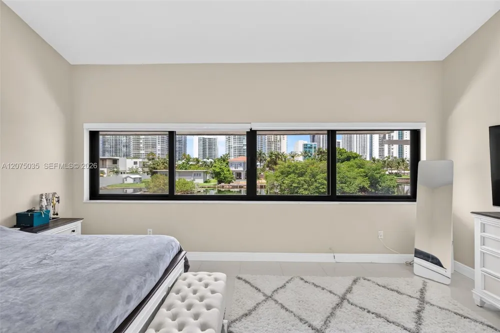 203 Poinciana Dr #103 Sunny Isles Beach, FL 33160