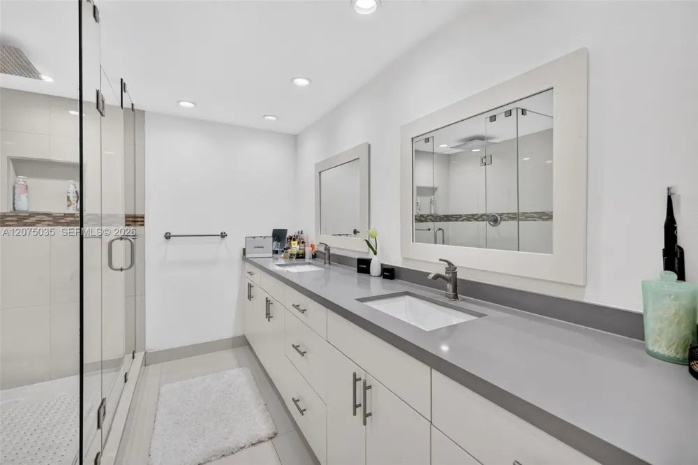 203 Poinciana Dr #103 Sunny Isles Beach, FL 33160