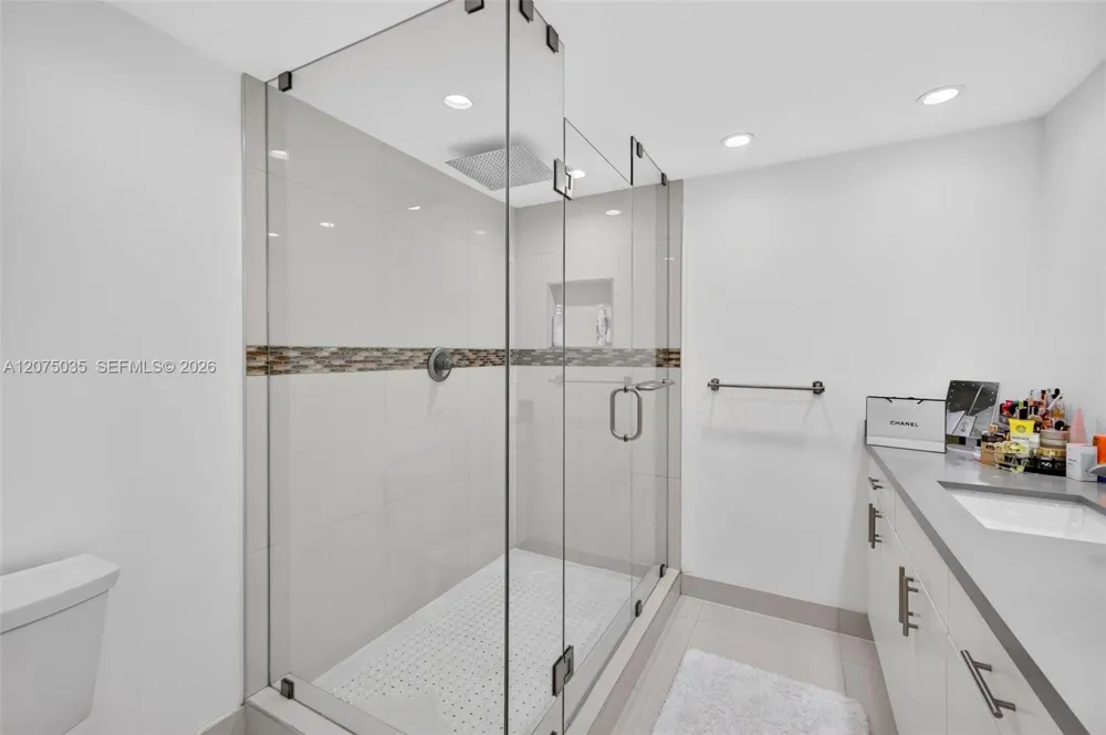 203 Poinciana Dr #103 Sunny Isles Beach, FL 33160