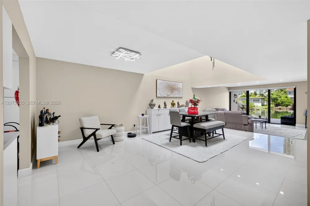 203 Poinciana Dr #103 Sunny Isles Beach, FL 33160
