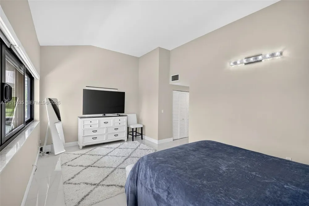 203 Poinciana Dr #103 Sunny Isles Beach, FL 33160