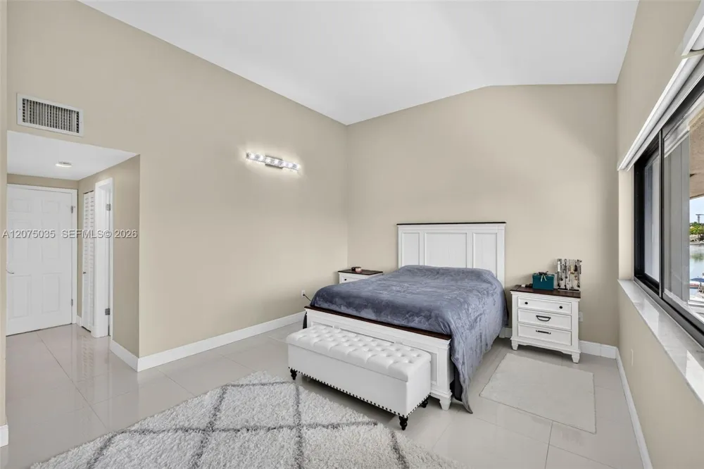 203 Poinciana Dr #103 Sunny Isles Beach, FL 33160