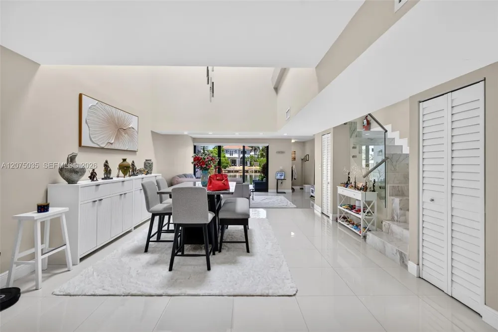 203 Poinciana Dr #103 Sunny Isles Beach, FL 33160
