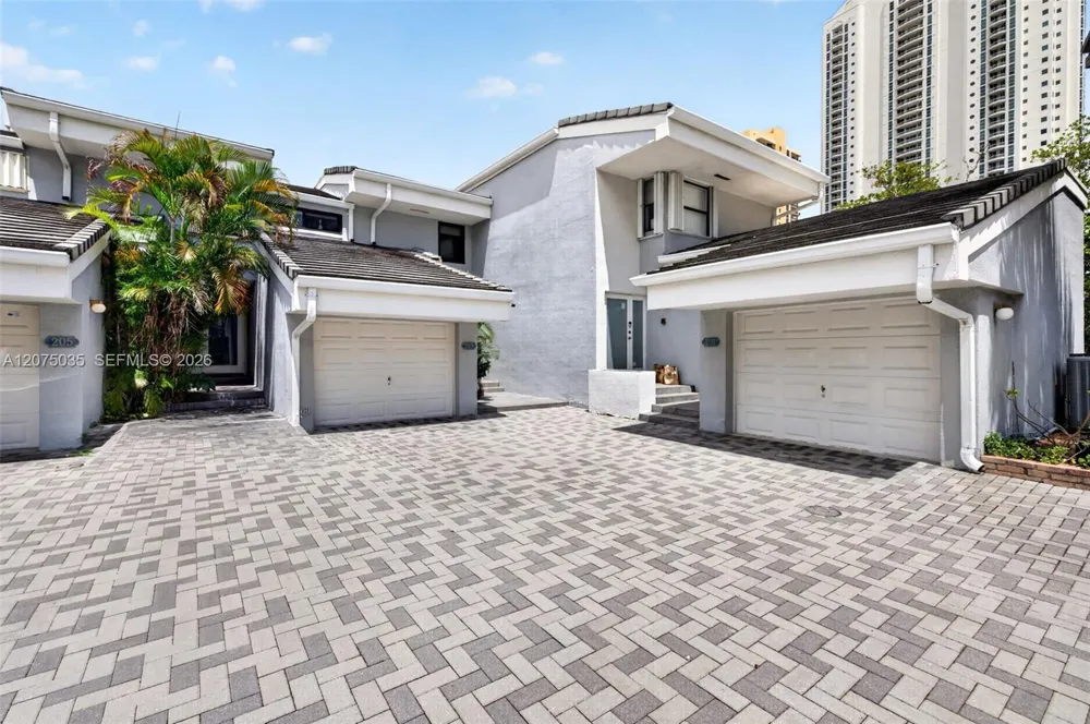 203 Poinciana Dr #103 Sunny Isles Beach, FL 33160
