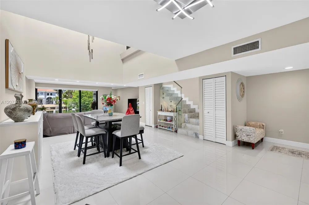 203 Poinciana Dr #103 Sunny Isles Beach, FL 33160