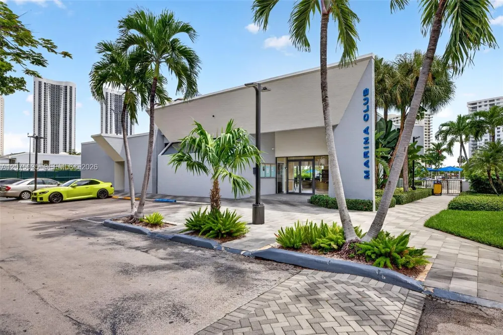 203 Poinciana Dr #103 Sunny Isles Beach, FL 33160